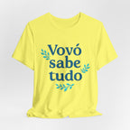 Vovó sabe tudo Grandma Knows Everything T-Shirt | Portuguese Grandma Tee