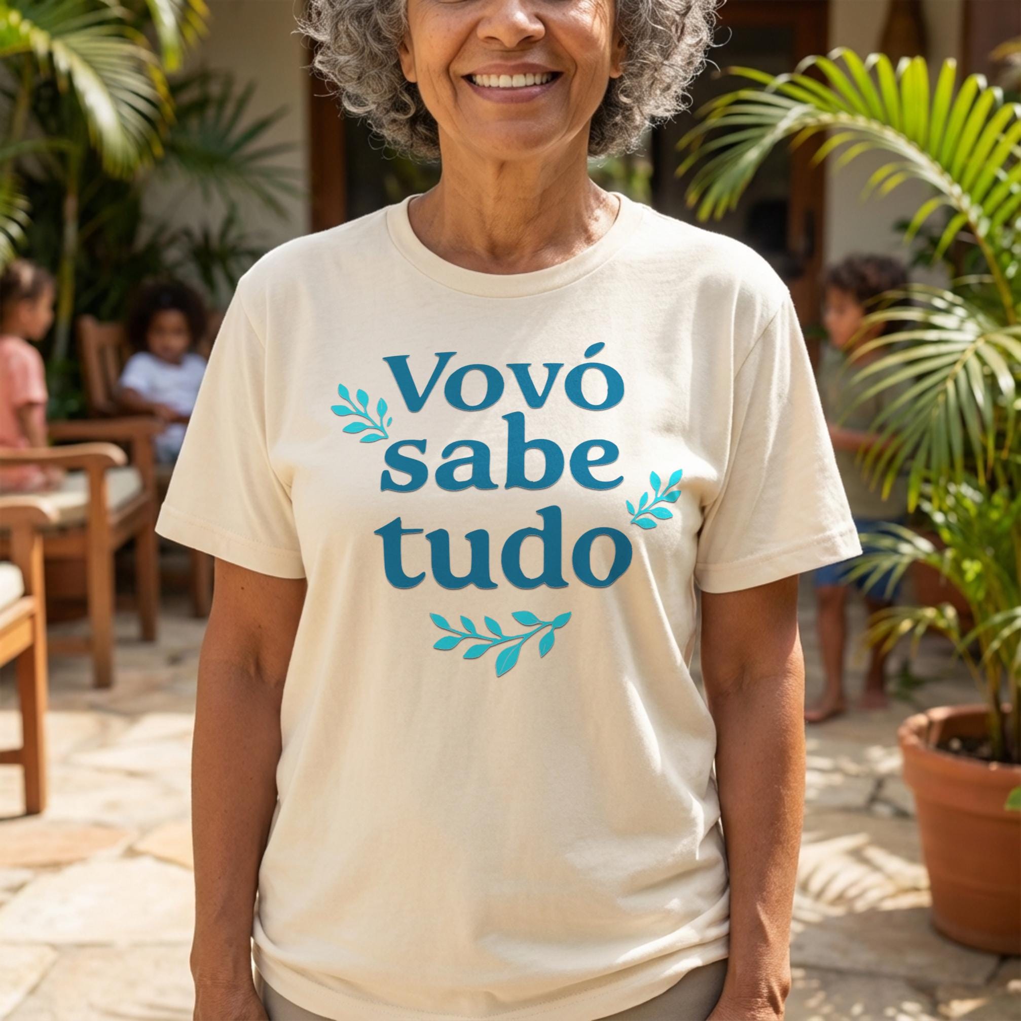 Woman wearing a t-shirt with 'Vovó sabe tudo' text in an outdoor setting